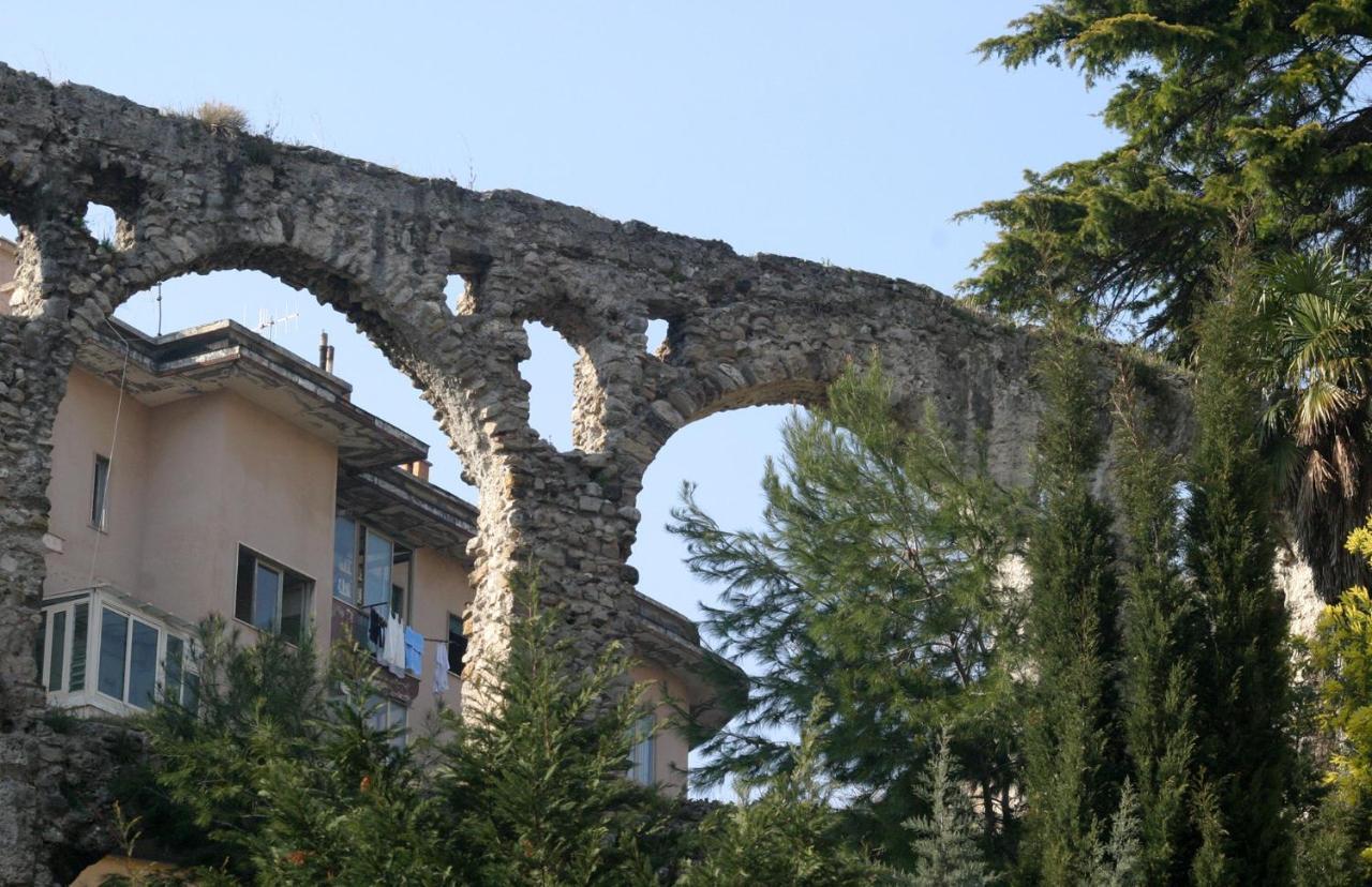 La Casa Sugli Archi Bed & Breakfast Салерно Екстериор снимка